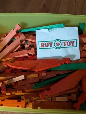 Roy Toy Wooden Building Planks Set